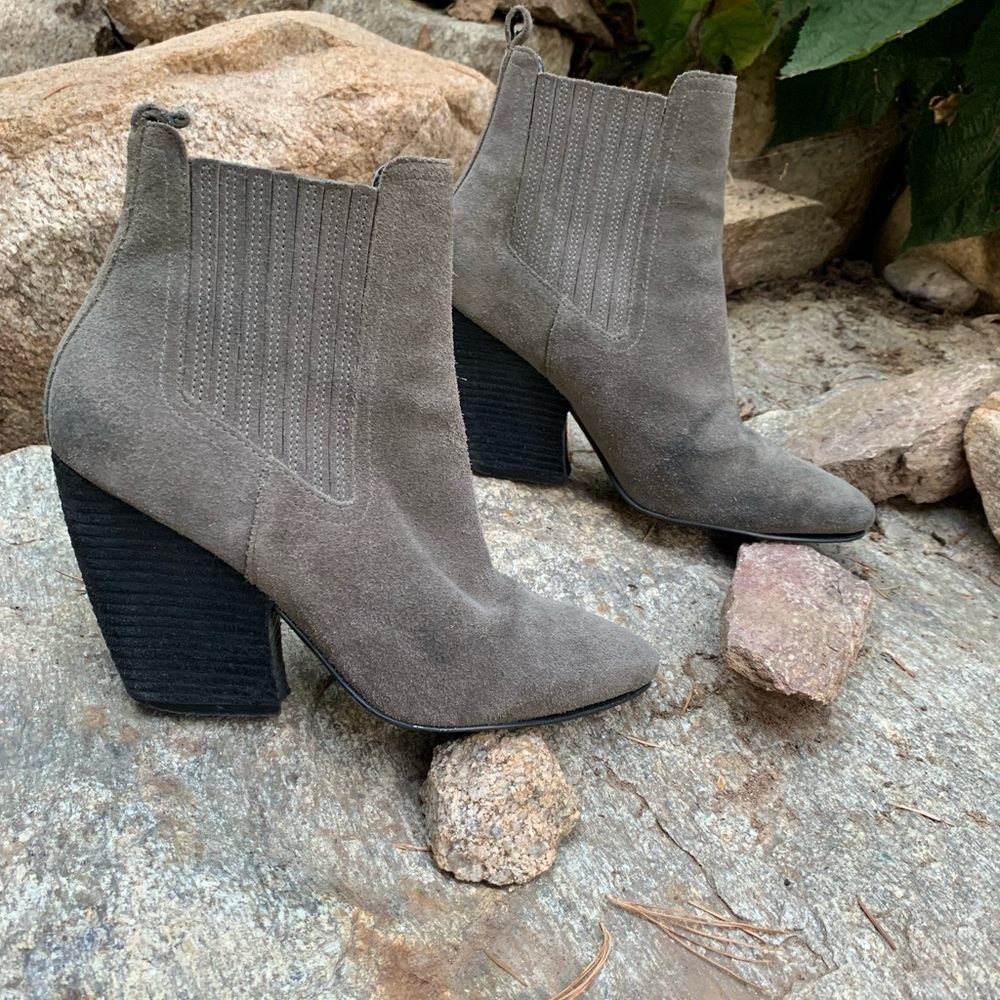 Women’s Size 6 Grey Faux Suede Ankle Booties‎ Y2K 90’s Grunge Gothic Rock Moto